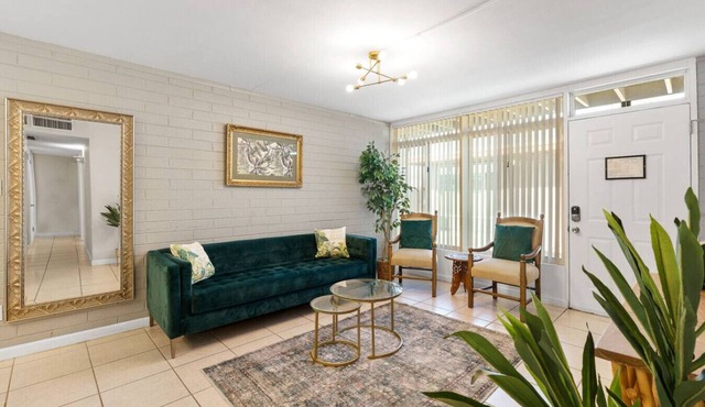 2 bedroom uptown apartment