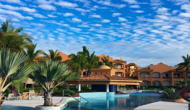 2 BR condo nestled between Pacific Ocean beach and golf course