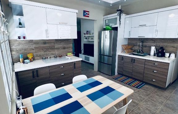 2-BR Modern Oceanfront Apt Steps from Playa Sucia