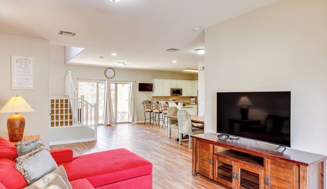 2 Mi to Desert Diamond Arena: Home w/Patio!