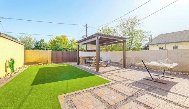 2 Mi to Dtwn Phoenix: Historic Home w/Yard