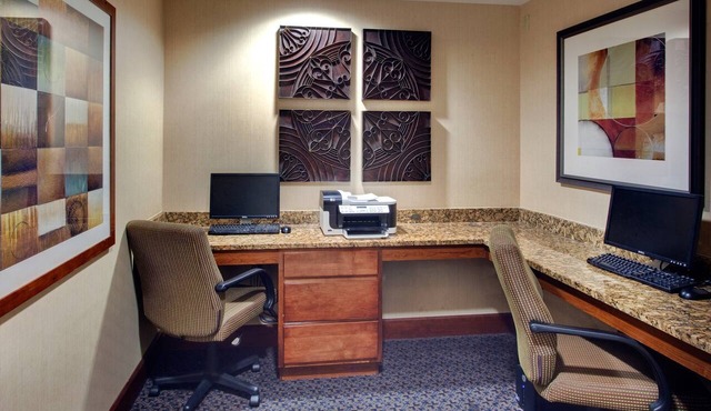 2-Queen 1BR Suite near Sports Dist + Hot Breakfast