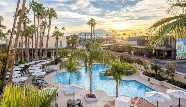2 Queen Beds & Gorgeous Sunset Views! Pet Friendly, Free Parking!