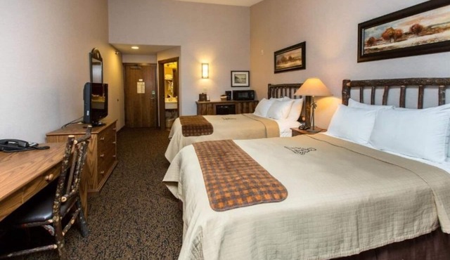 2 Queen Room | Breakfast & Hot Tub | 6mi to Children's Museum