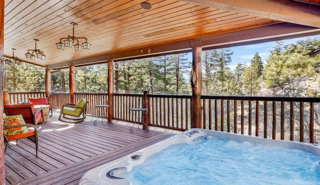 2352-gold Rush Lodge 5 Bedroom Cabin by RedAwning