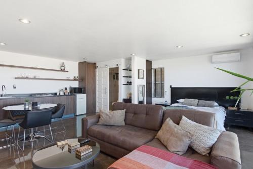 24k Propiedades Luxury Hilltop Loft Balcony with Panoramic Views