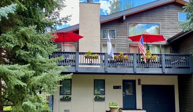 260+ 10★ Reviews! Between Vail & Beaver Creek Hot Tub/Fire Table/Ski/Hike/Golf