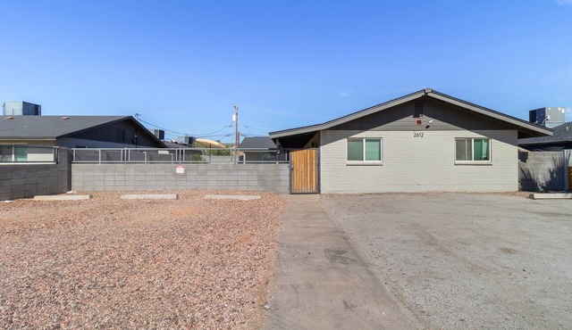 2612 C - Cool 3-bedroom house with AC in Phoenix