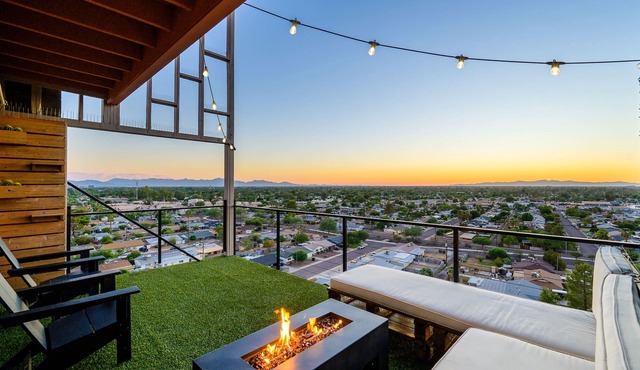 270° City/Mountain views!