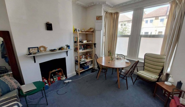 2BDR Flat with Private Garden in SE London
