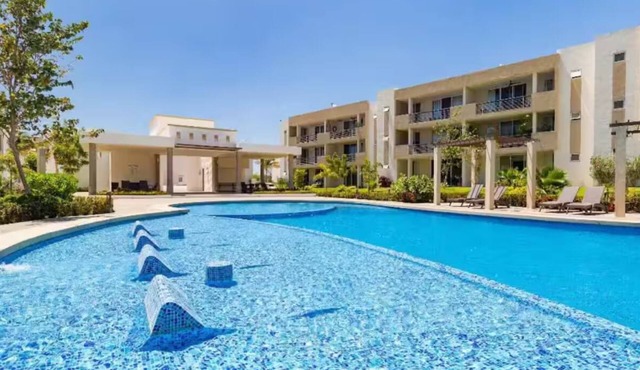 2BR Apartment with King Beds, Pool & Terrace