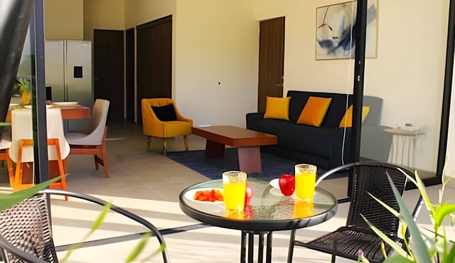 2BR Ground Floor + Balcony Pool Beach 15 min away