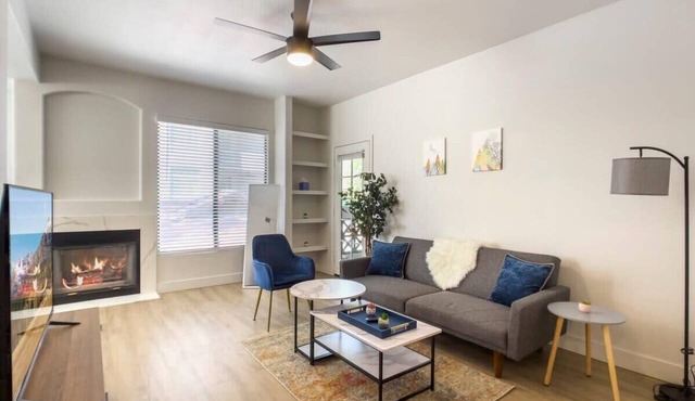 2BR Kierland Commons CozySuites by the golf course