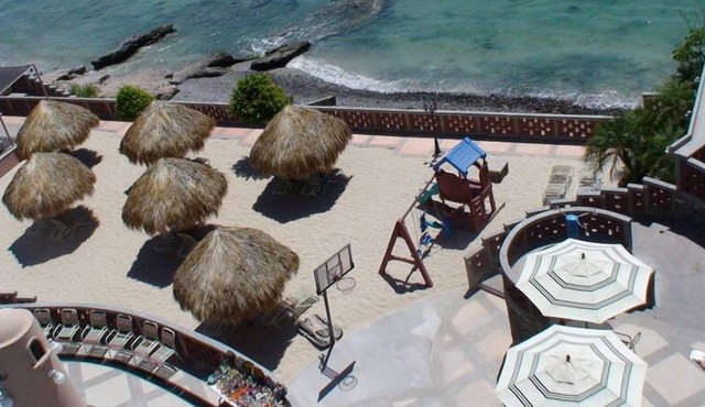 2BR Oceanside Resort w/ WiFi & Pool & 5 Min. to Beach