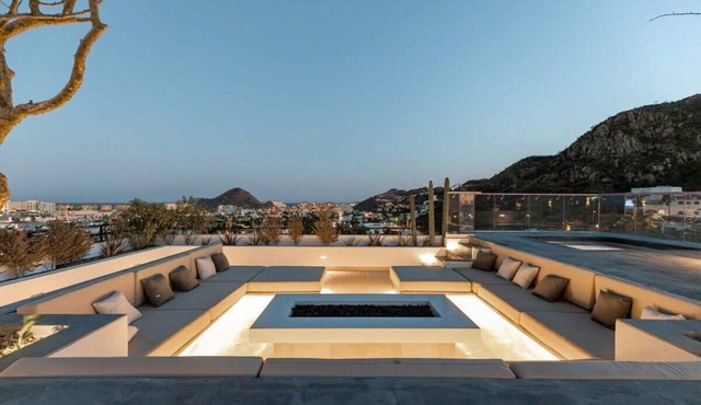 2BR Rooftop & Pool in Cardinal