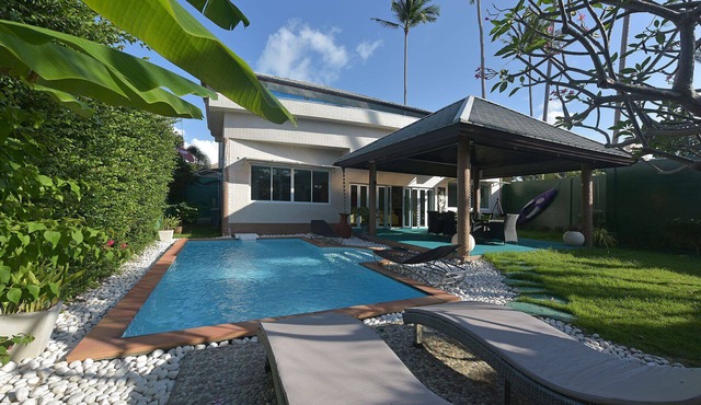 3 Bed Beachside Villa with Private Pool in Walled Garden 25 Mtres from Beach