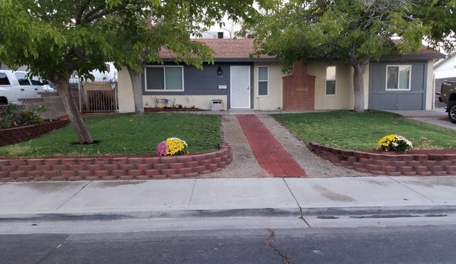3 Bed Fully Remodeled 25 min to Las Vegas Strip or 7 mins to Lake Mead