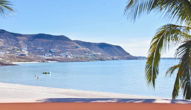 3-bedroom beach villa in Puerta Cortes, La Paz with WiFi, AC