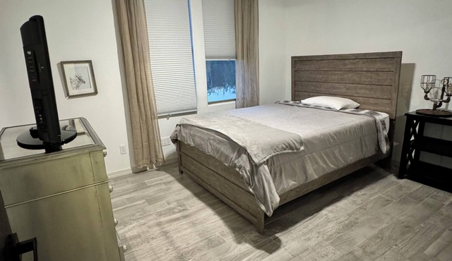 3-bedroom condo in beautiful Scottsdale with AC, WiFi, fitness room