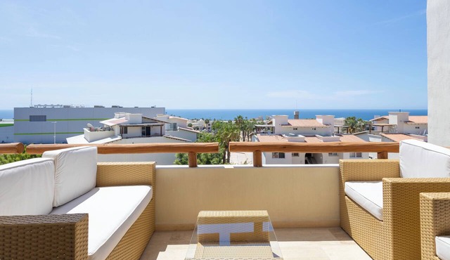 3-bedroom condo in charming Cabo San Lucas with AC, WiFi, fitness room