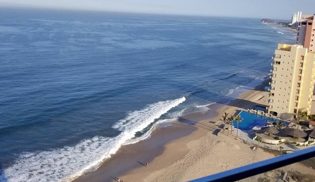 3 BEDROOM CONDO ON THE BEACH