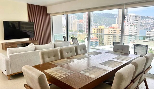 3 bedroom family apartment in Acapulco, a few steps from the beach.