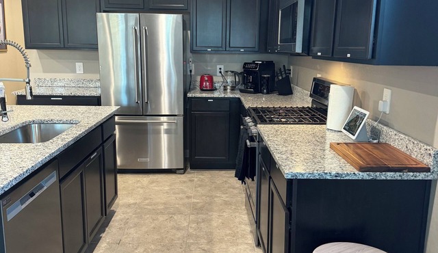 3-bedroom house in tranquil Maricopa with WiFi, AC. All new appliances