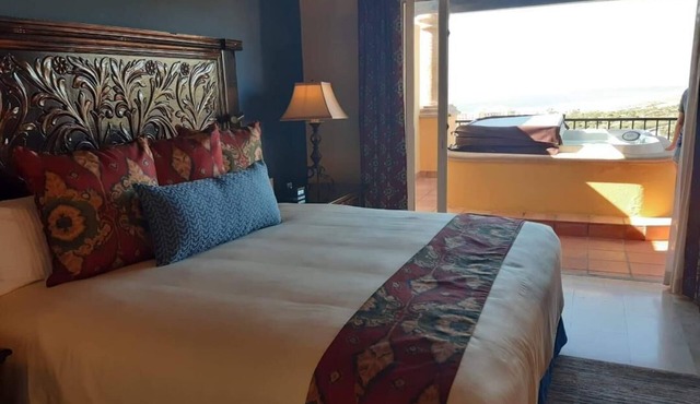 3-bedroom villa in Cabo San Lucas with private infinity pool and jacuzzi