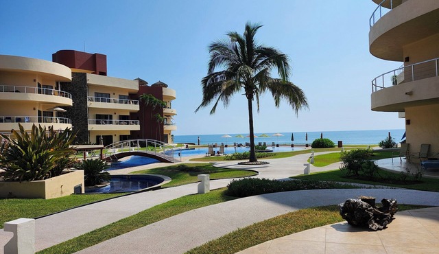 3 bedrooms, fabulous pools on 15 km of quiet, beautiful Pacific Coast beach