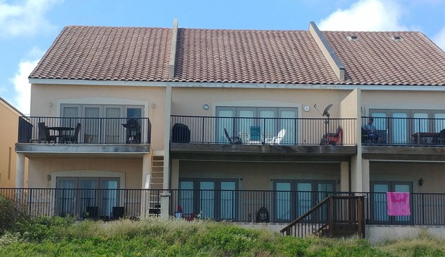 3 Bedrooms Townhouse w/Ocean view right on the beach