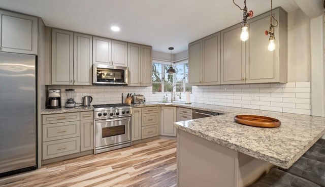 3 KING beds, Open Concept, Shaded Lounge outside, Fenced Yard, Pet Friendly