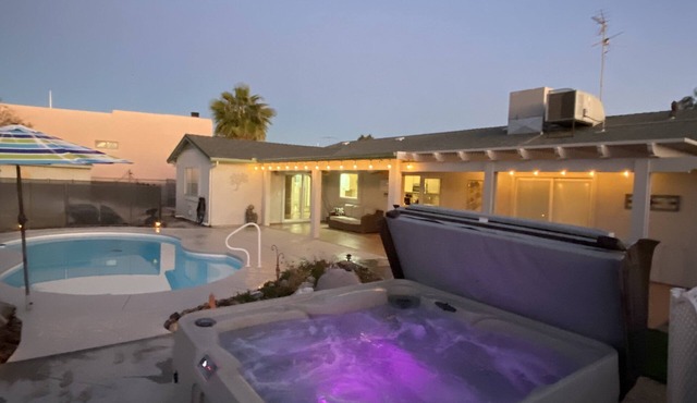 3 Master Suites King Beds Jacuzzi Pool + Casita Yard RV Boat parking Firept Pets