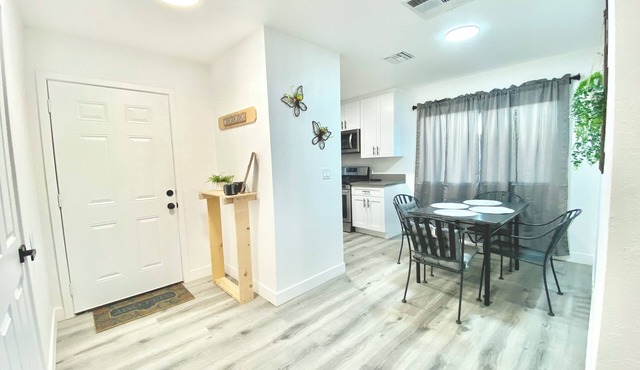 3Bed 2Bath Home Central Mojave with King bed, WiFi, Remote and Contract workers