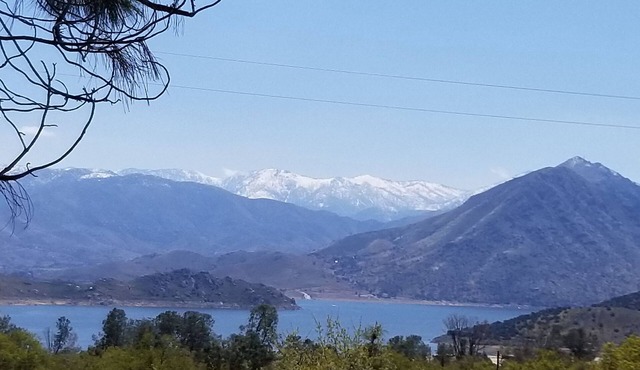 3BR Panoramic lake view, Lake Isabella High Speed WIFI easy access paved road