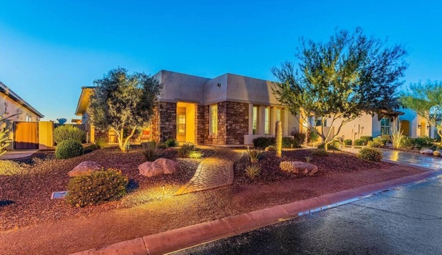 3BR Peoria Home on the Golf Course-Pool Heat Avail
