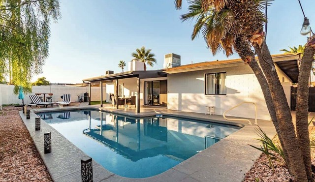3BR Retreat w/Diving Pool, BBQ & Workspace