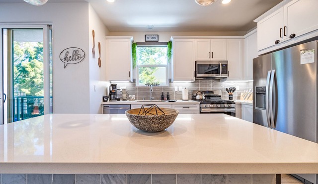 4/5 Bed 4 Bath - Perfect location!