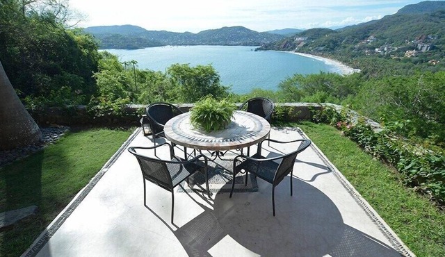 4 Bdrm Waterfront Property Overlooking Playa La Ropa