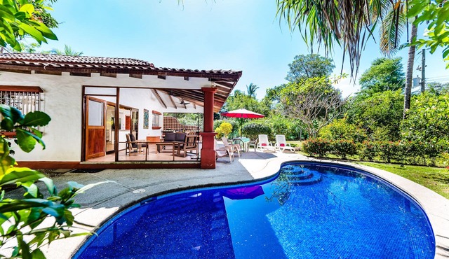 4 bed/4 bath w pool and rooftop patio 50m from Beach in Grande