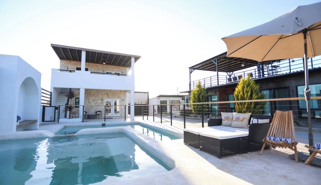 4 bedroom House in Valle de Guadalupe with pool, hot tub, Fire pit and backyard