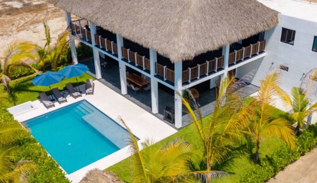 4-bedroom villa in fabulous Puerto Escondido with AC, WiFi, private pool.