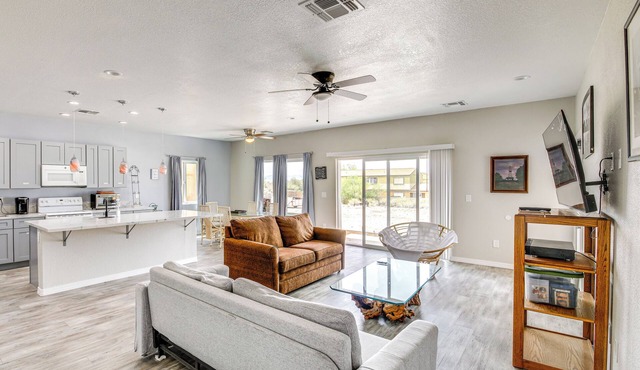 4 Mi to Casinos: Mtn-View Home in Bullhead City!