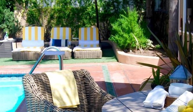 4 Suites Close to The Museum of Contemporary Art Los Angeles! w/Parking!