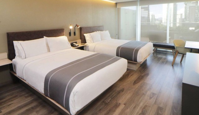 4 Tranquil Rooms - Upscale Area Near Cafés, Shops, and Colomos Park