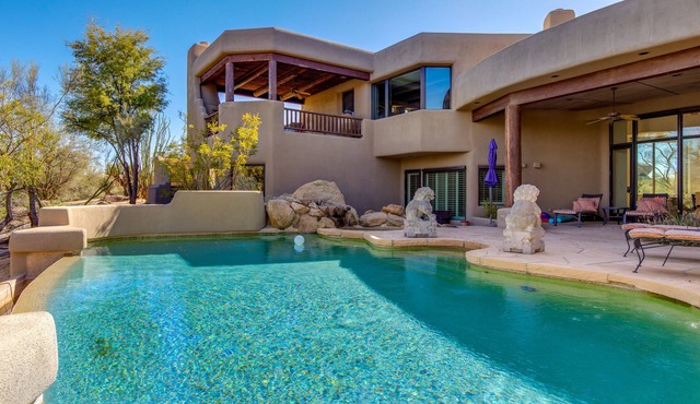 40 o/o DISC for SUMMER. Private Oasis w/Pool/Spa+Golf Cart. Family/Pet Friendly