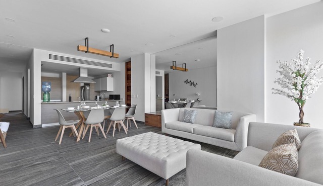 4BR. apartament near the beach