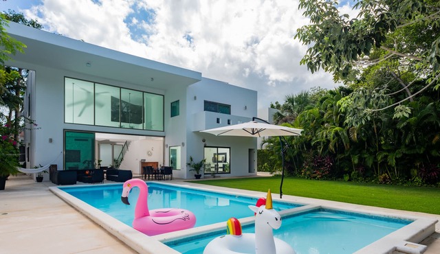 4BR Family & Cozy villa with private Pool in Cancun