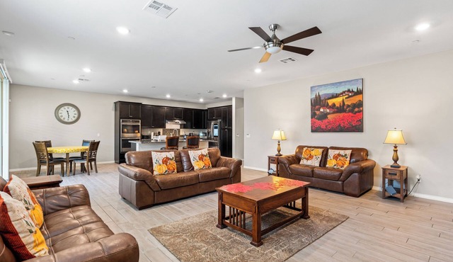 4BR Family Relocation Home- Pet Friendly- EV Outlet- 30+ Nights Stays