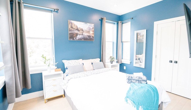 4BR Spacious DC Stay |Private Deck | Free Parking