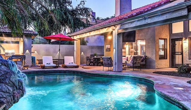 5 Bdrm Entertainers Dream Home. Game Room, HTD Pool and Backyard Oasis!